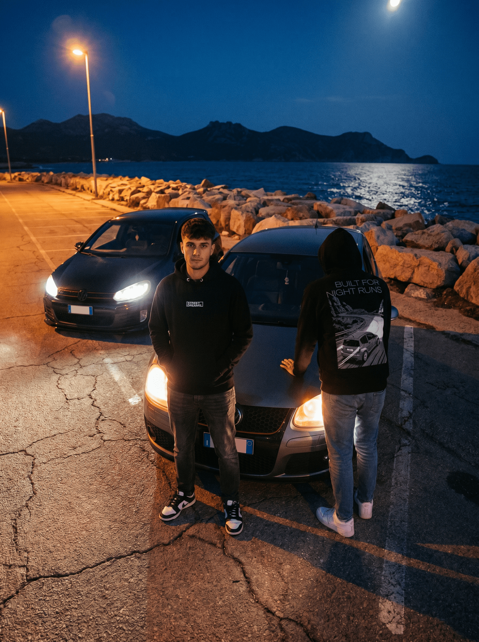 BUILT FOR NIGHT RUNS - Hoodie - Street Dreams - CUT-SEW